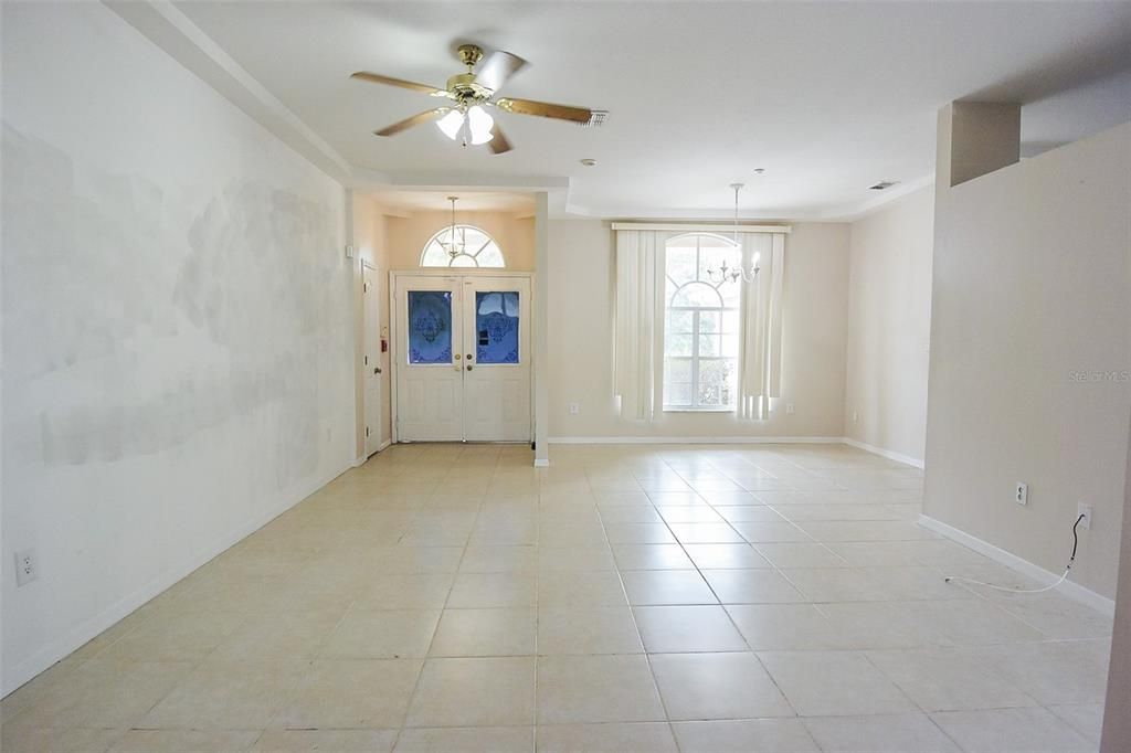 待售: $272,000 (4 贝兹, 3 浴室, 1881 平方英尺)