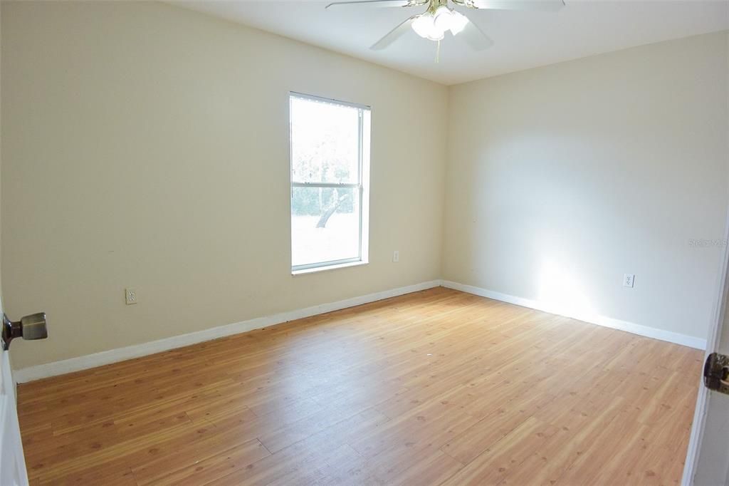 待售: $272,000 (4 贝兹, 3 浴室, 1881 平方英尺)