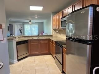 На продажу: $299,000 (2 спален, 2 ванн, 1014 Квадратных фут)