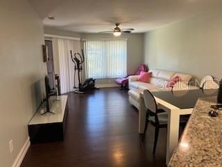 На продажу: $299,000 (2 спален, 2 ванн, 1014 Квадратных фут)