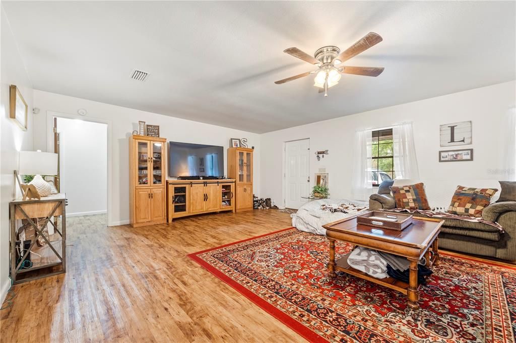 На продажу: $249,999 (2 спален, 2 ванн, 1316 Квадратных фут)