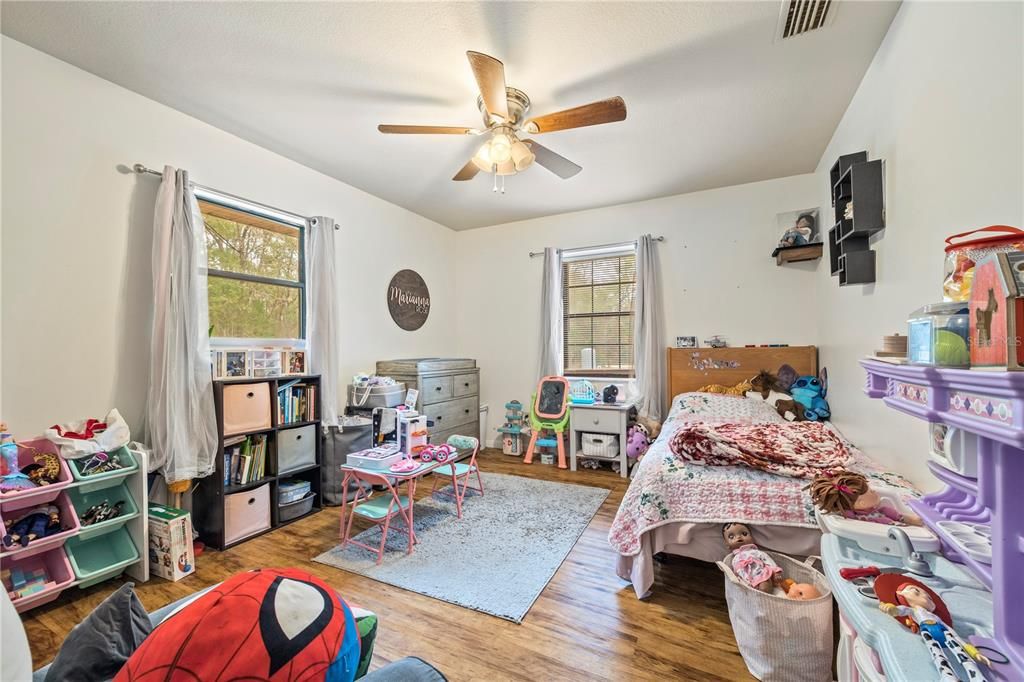 На продажу: $249,999 (2 спален, 2 ванн, 1316 Квадратных фут)