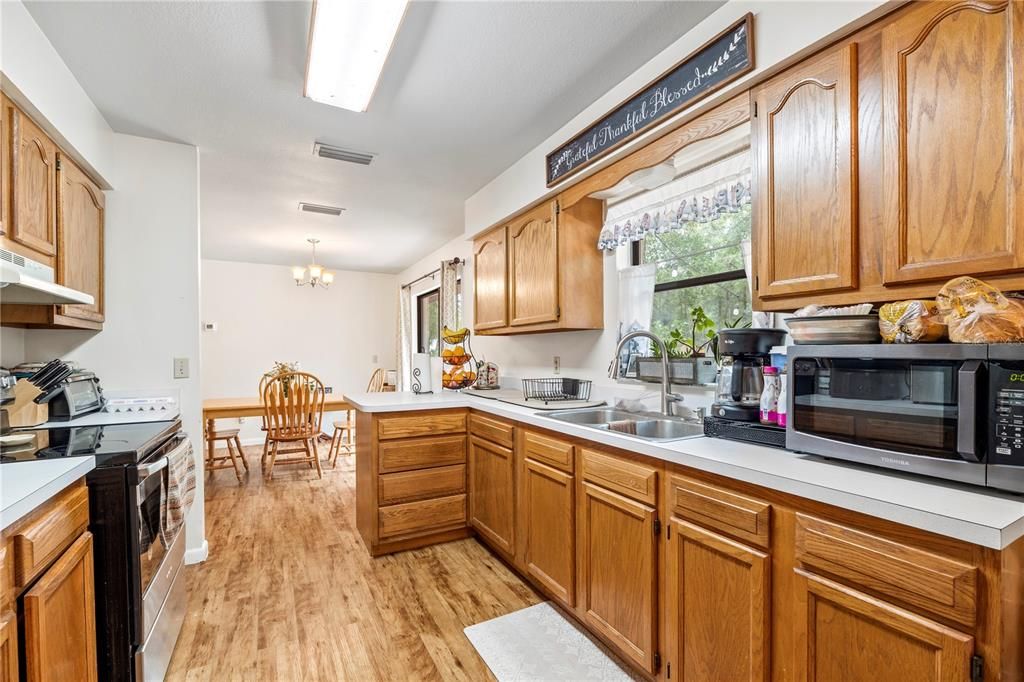 На продажу: $249,999 (2 спален, 2 ванн, 1316 Квадратных фут)