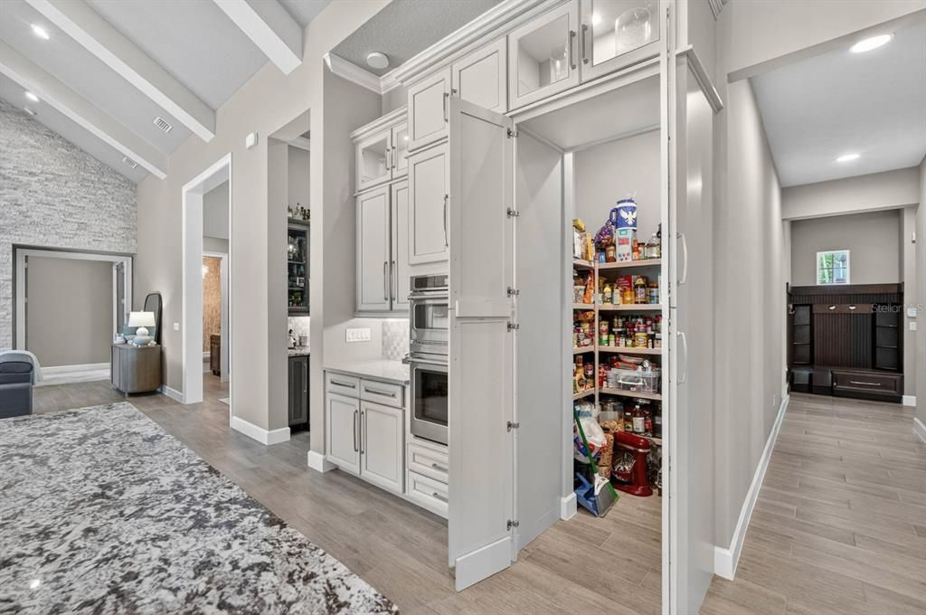 На продажу: $2,324,999 (4 спален, 4 ванн, 3832 Квадратных фут)