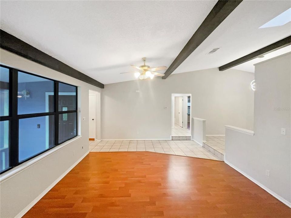 En Venta: $410,000 (3 camas, 2 baños, 1758 Pies cuadrados)