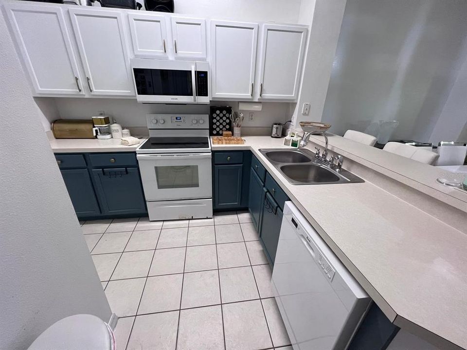 В аренду: $2,400 (3 спален, 2 ванн, 1291 Квадратных фут)