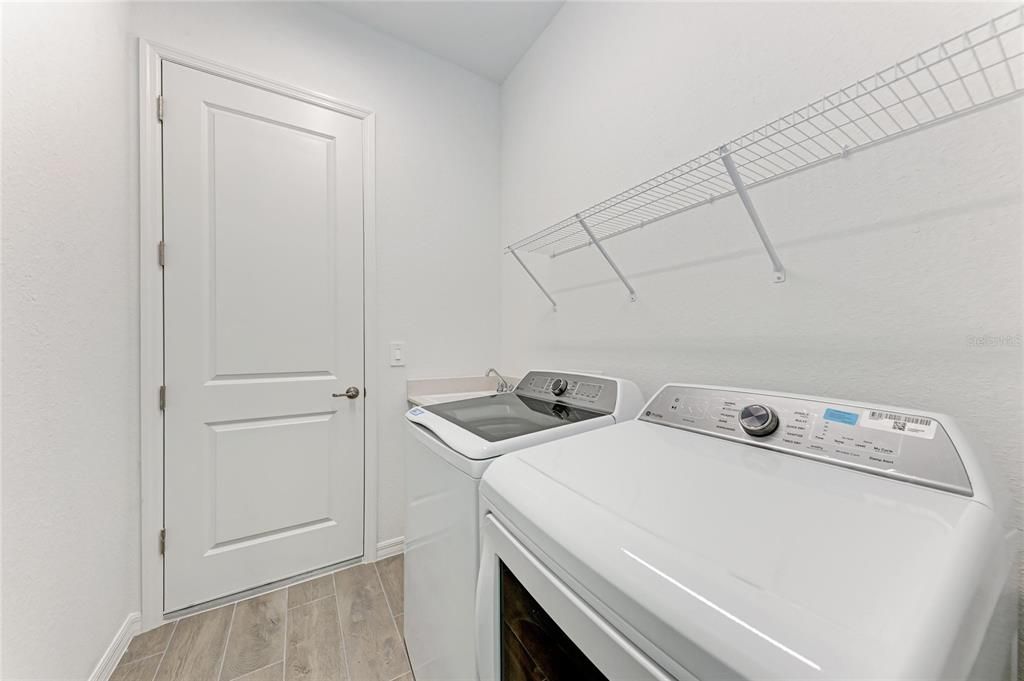 En Venta: $689,900 (4 camas, 3 baños, 2248 Pies cuadrados)