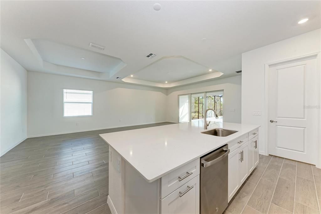 En Venta: $689,900 (4 camas, 3 baños, 2248 Pies cuadrados)