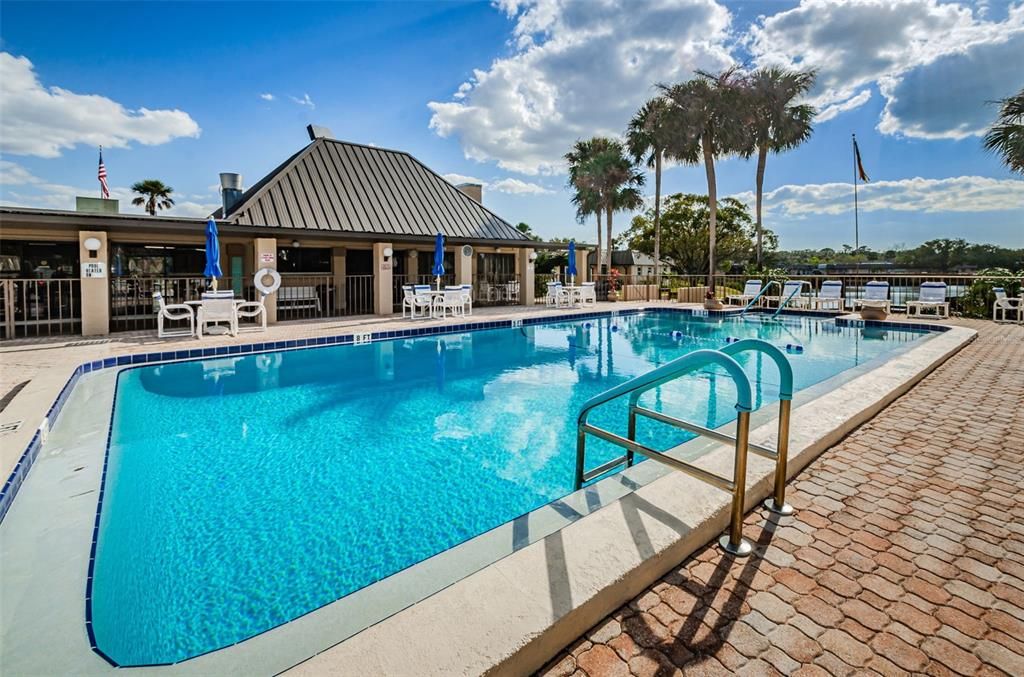 For Sale: $136,900 (2 beds, 2 baths, 1032 Square Feet)