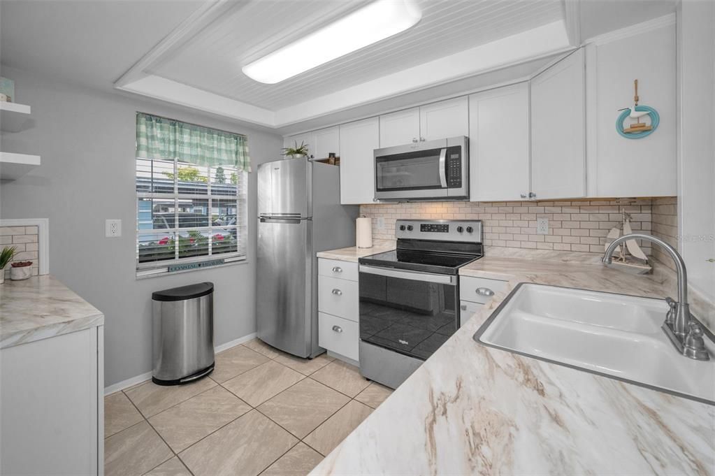 For Sale: $136,900 (2 beds, 2 baths, 1032 Square Feet)