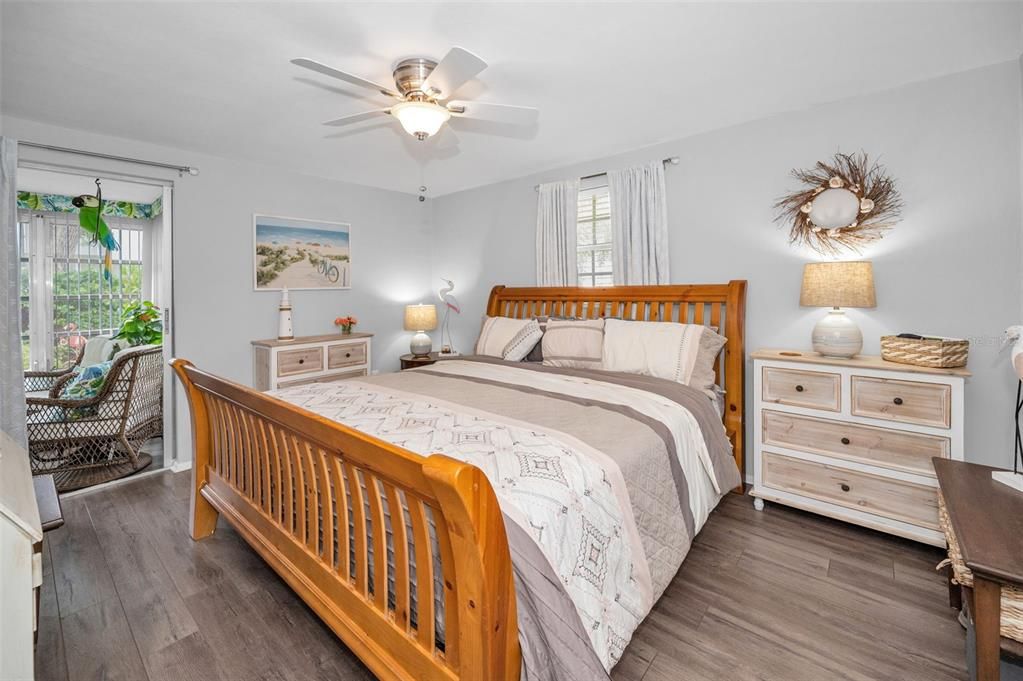 For Sale: $136,900 (2 beds, 2 baths, 1032 Square Feet)