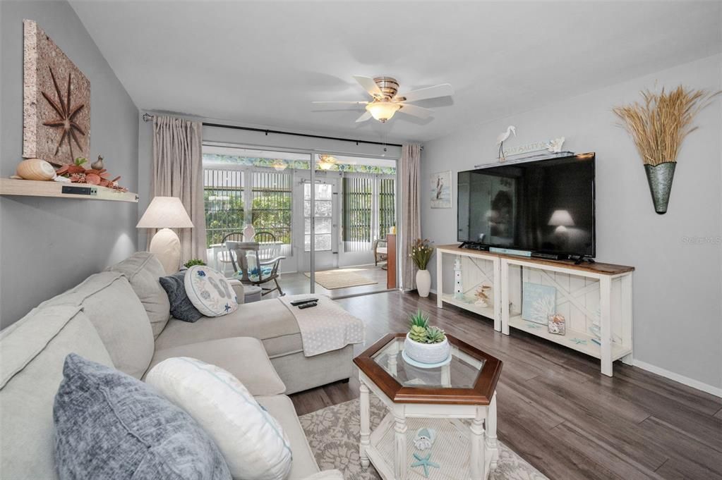 For Sale: $136,900 (2 beds, 2 baths, 1032 Square Feet)