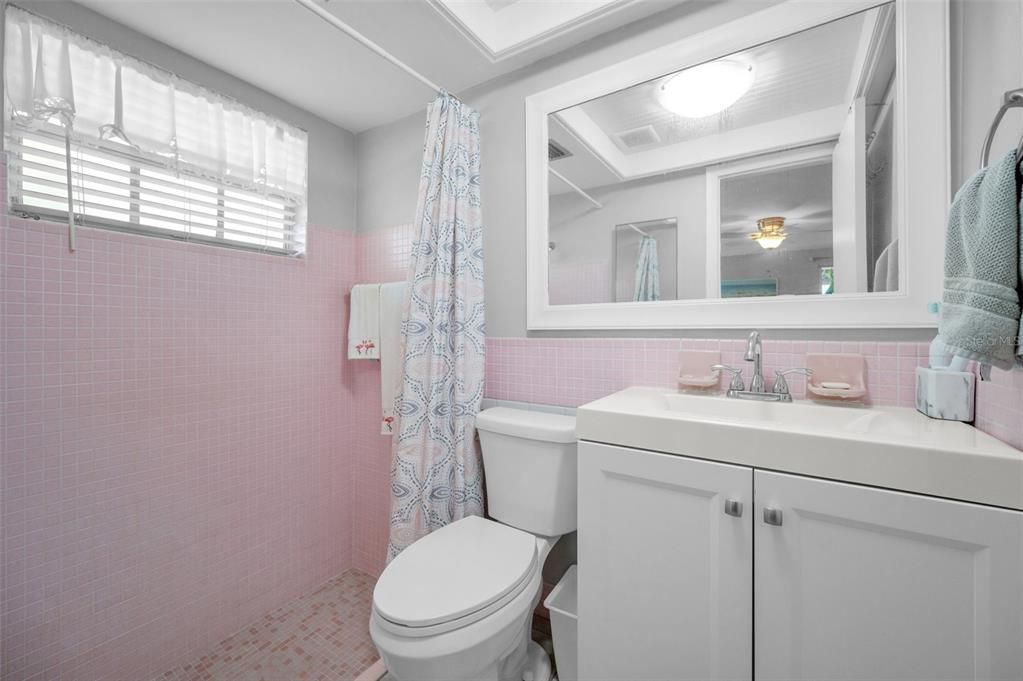 For Sale: $136,900 (2 beds, 2 baths, 1032 Square Feet)