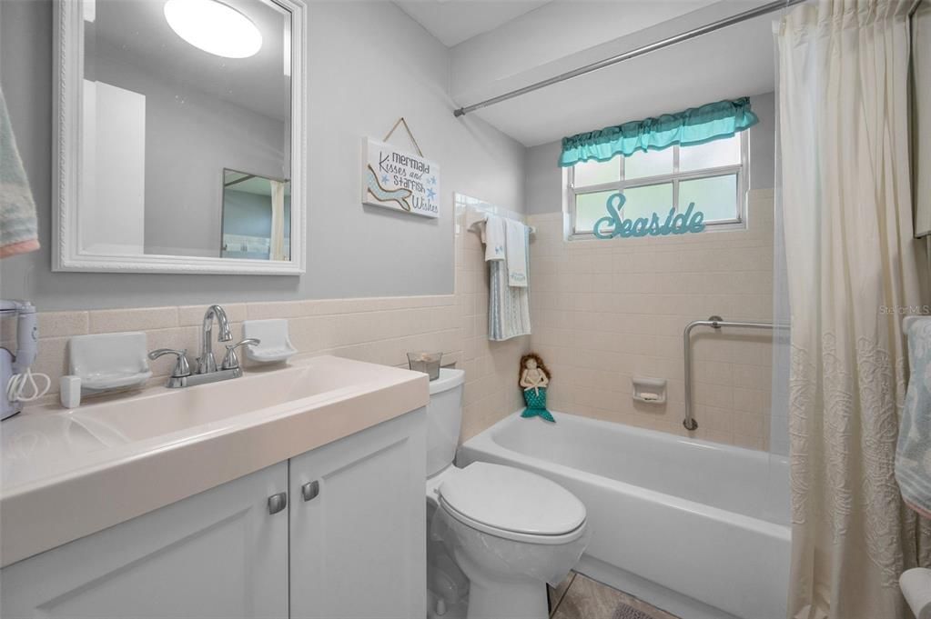 For Sale: $136,900 (2 beds, 2 baths, 1032 Square Feet)