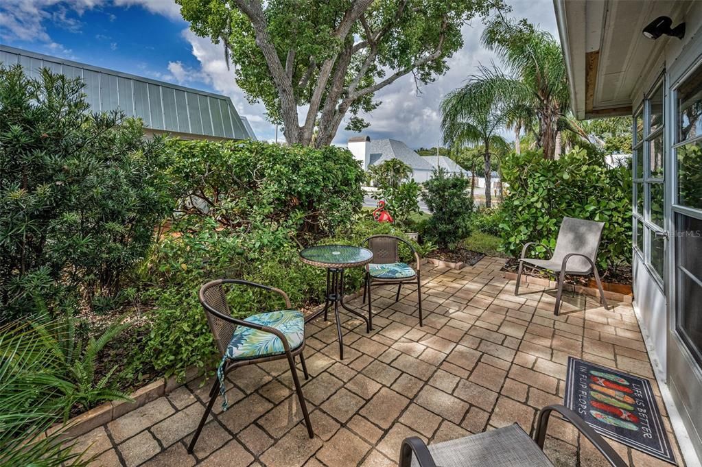 For Sale: $136,900 (2 beds, 2 baths, 1032 Square Feet)