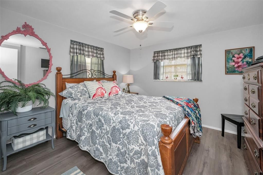 For Sale: $136,900 (2 beds, 2 baths, 1032 Square Feet)