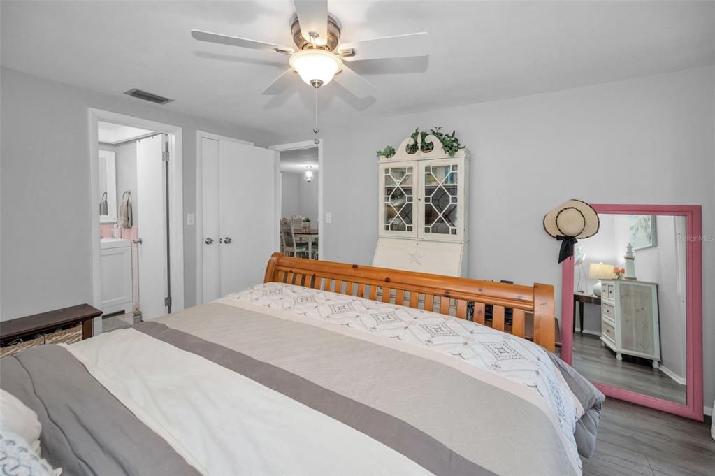 For Sale: $136,900 (2 beds, 2 baths, 1032 Square Feet)