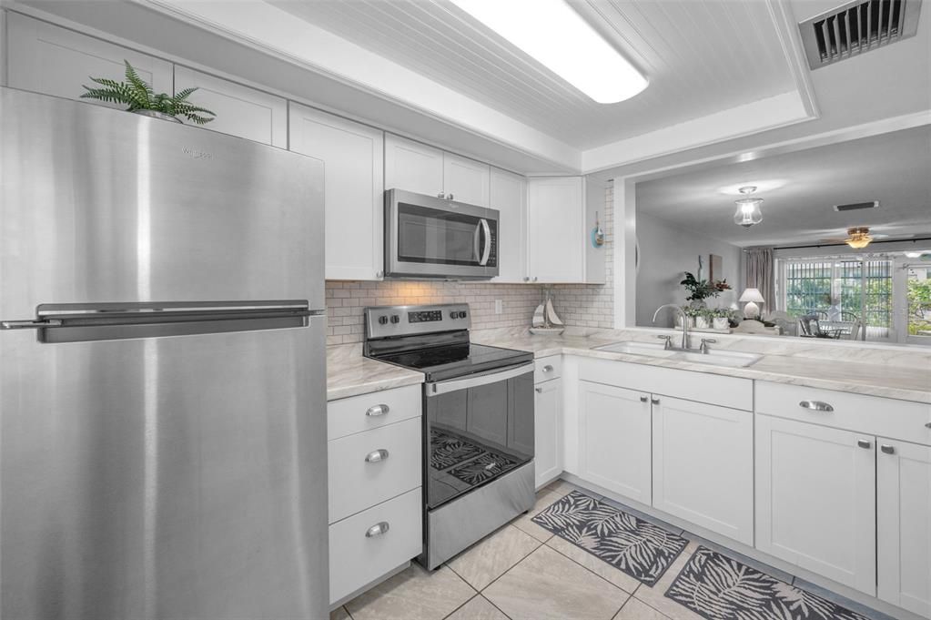 For Sale: $136,900 (2 beds, 2 baths, 1032 Square Feet)