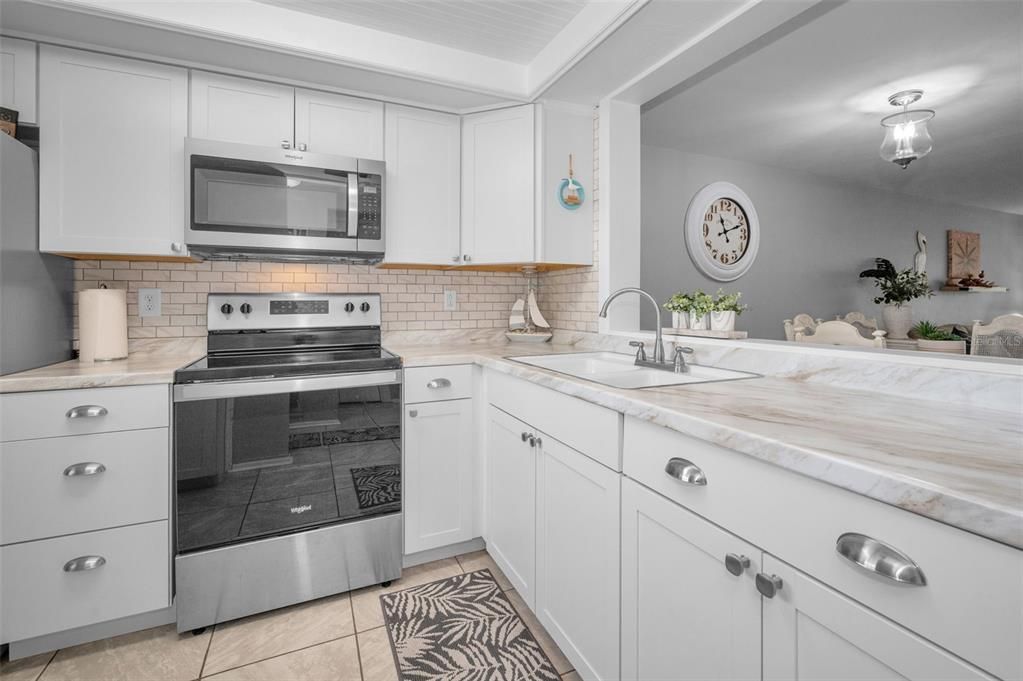 For Sale: $136,900 (2 beds, 2 baths, 1032 Square Feet)