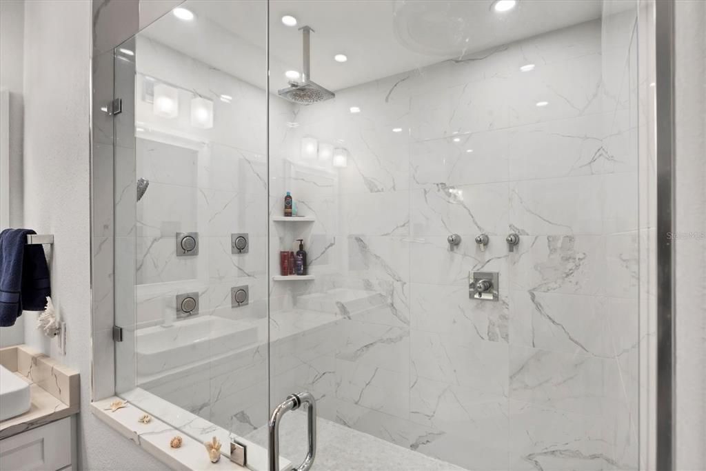 En Venta: $525,000 (3 camas, 2 baños, 2332 Pies cuadrados)