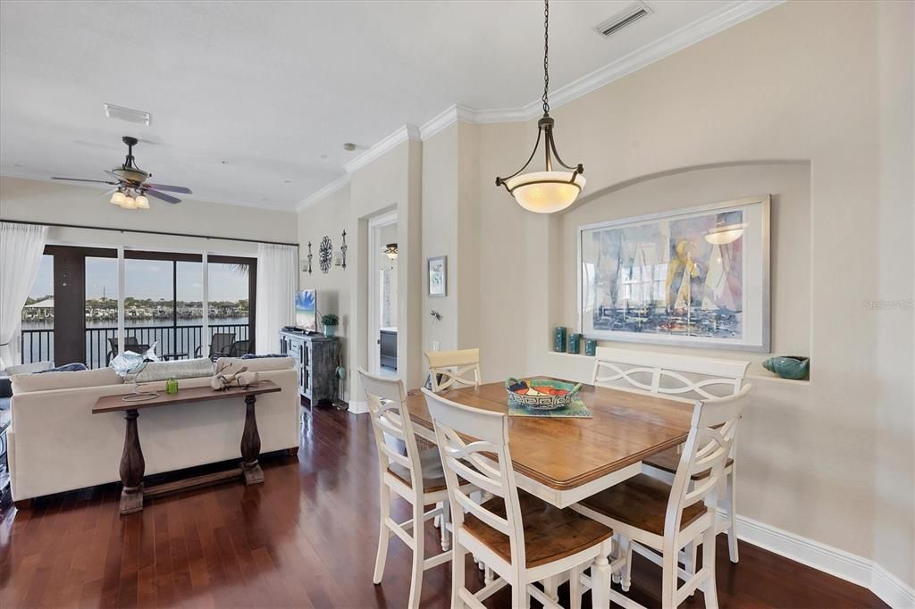 En Venta: $525,000 (3 camas, 2 baños, 2332 Pies cuadrados)