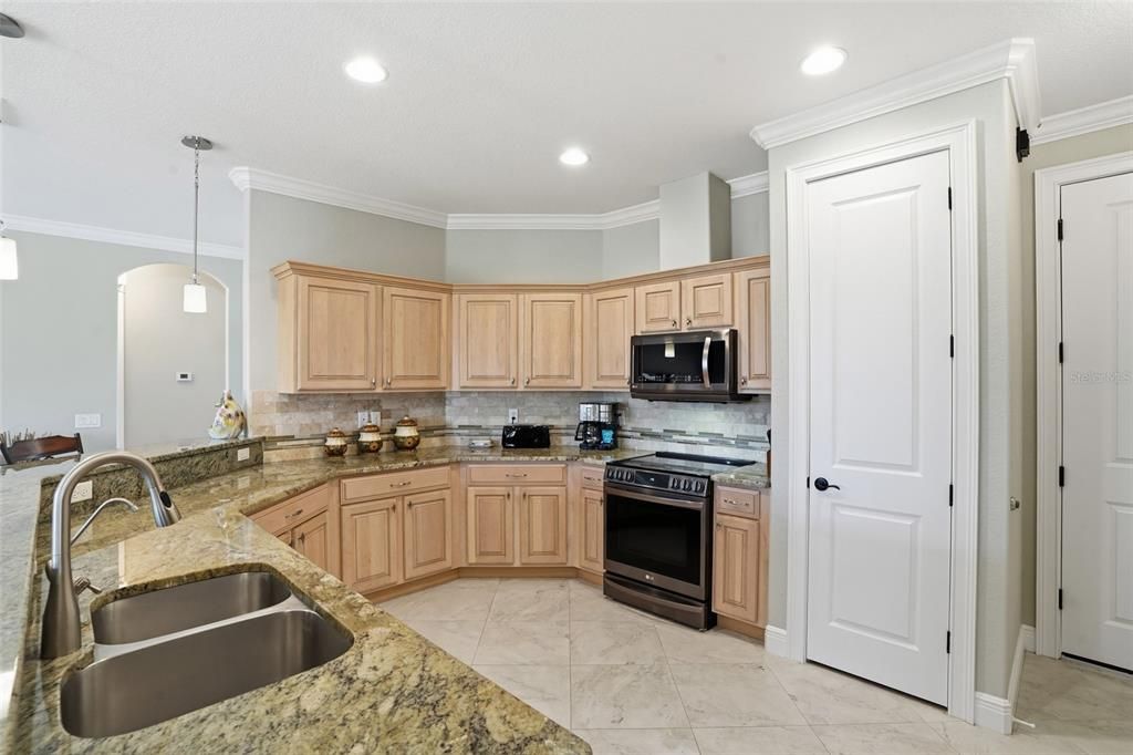 На продажу: $683,000 (3 спален, 2 ванн, 1893 Квадратных фут)