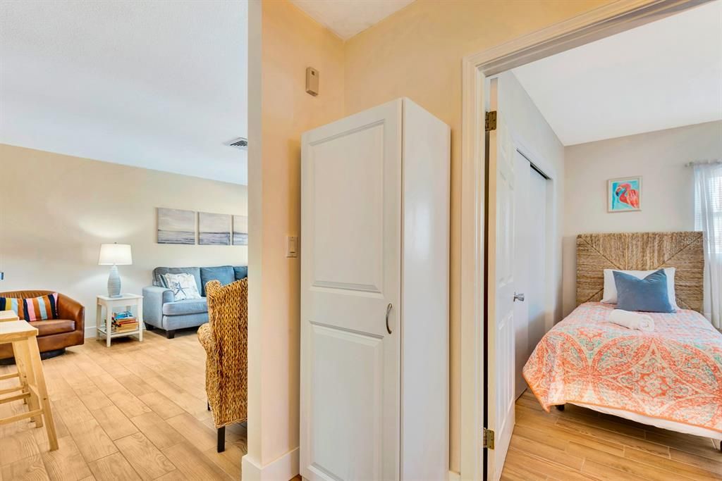 待售: $845,000 (2 贝兹, 1 浴室, 810 平方英尺)