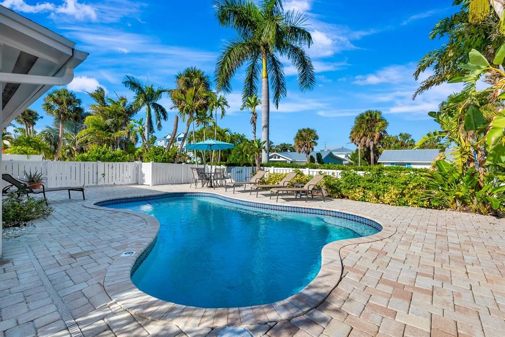 待售: $845,000 (2 贝兹, 1 浴室, 810 平方英尺)