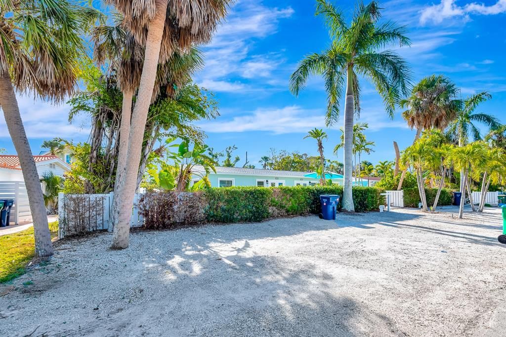 待售: $845,000 (2 贝兹, 1 浴室, 810 平方英尺)