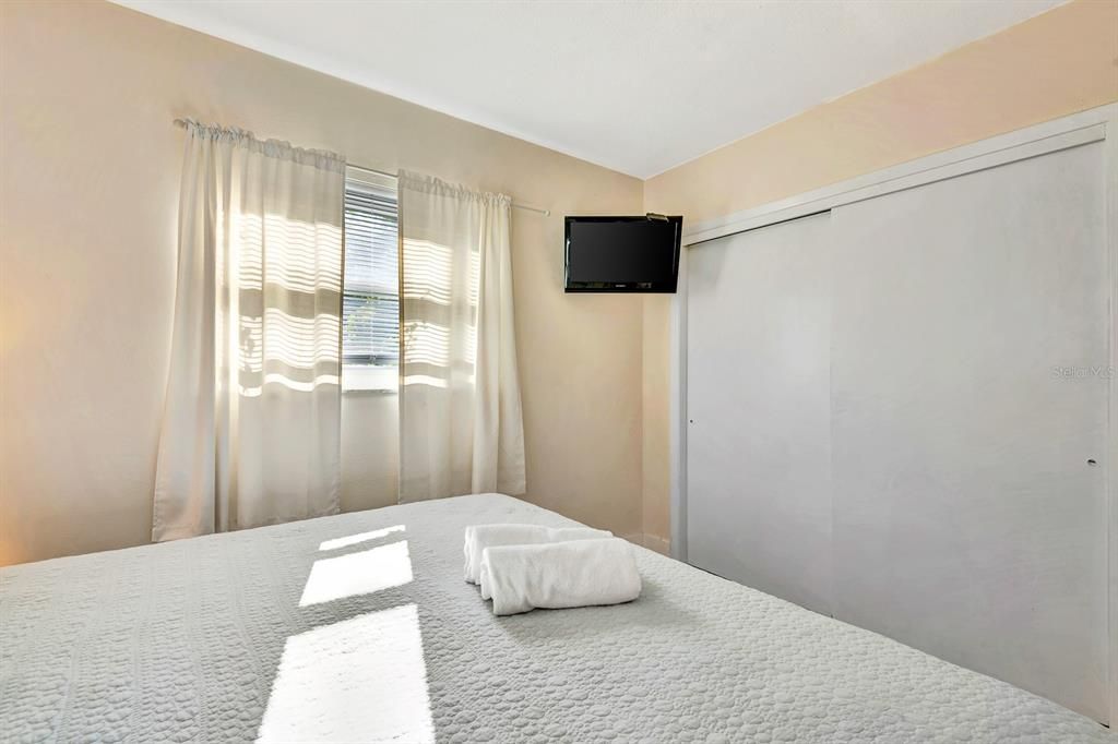 待售: $845,000 (2 贝兹, 1 浴室, 810 平方英尺)