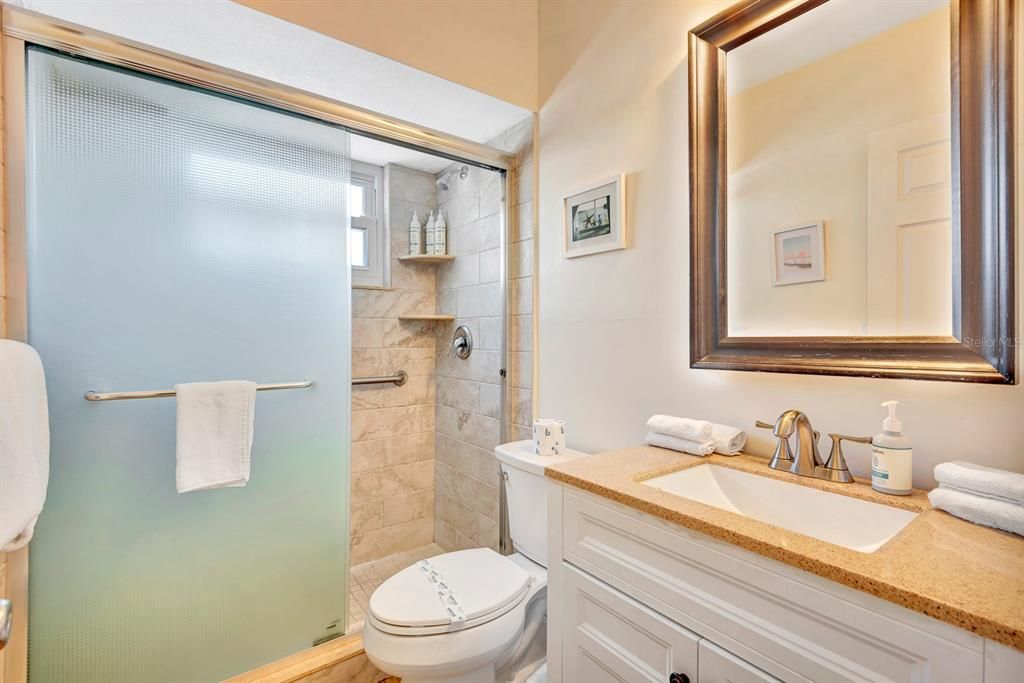 待售: $845,000 (2 贝兹, 1 浴室, 810 平方英尺)