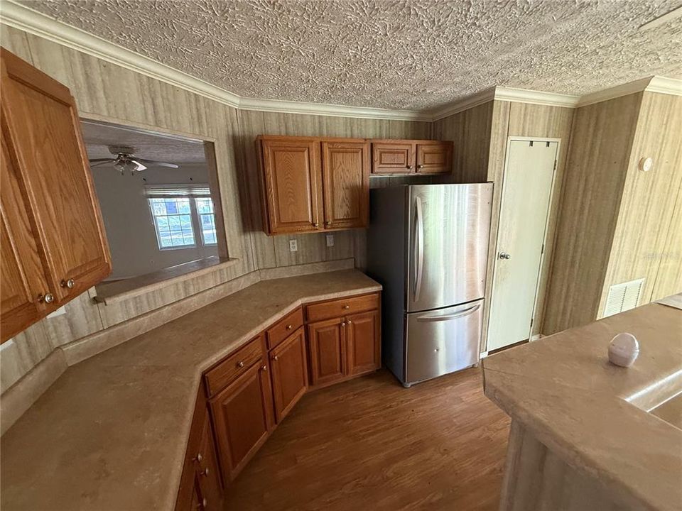 На продажу: $115,000 (3 спален, 2 ванн, 1352 Квадратных фут)