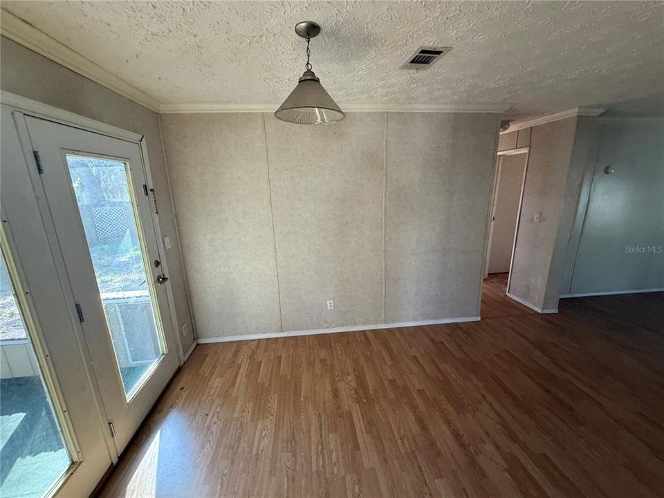 На продажу: $115,000 (3 спален, 2 ванн, 1352 Квадратных фут)