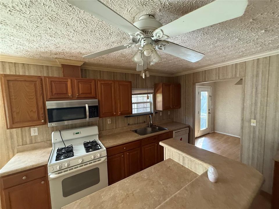 На продажу: $115,000 (3 спален, 2 ванн, 1352 Квадратных фут)