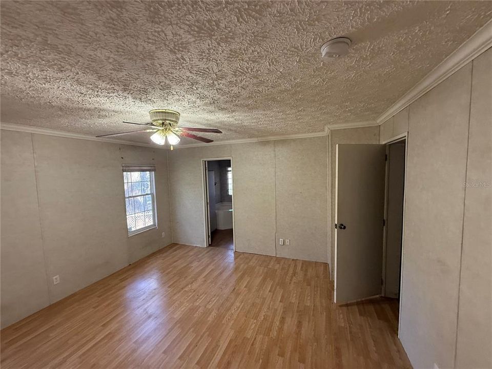 На продажу: $115,000 (3 спален, 2 ванн, 1352 Квадратных фут)