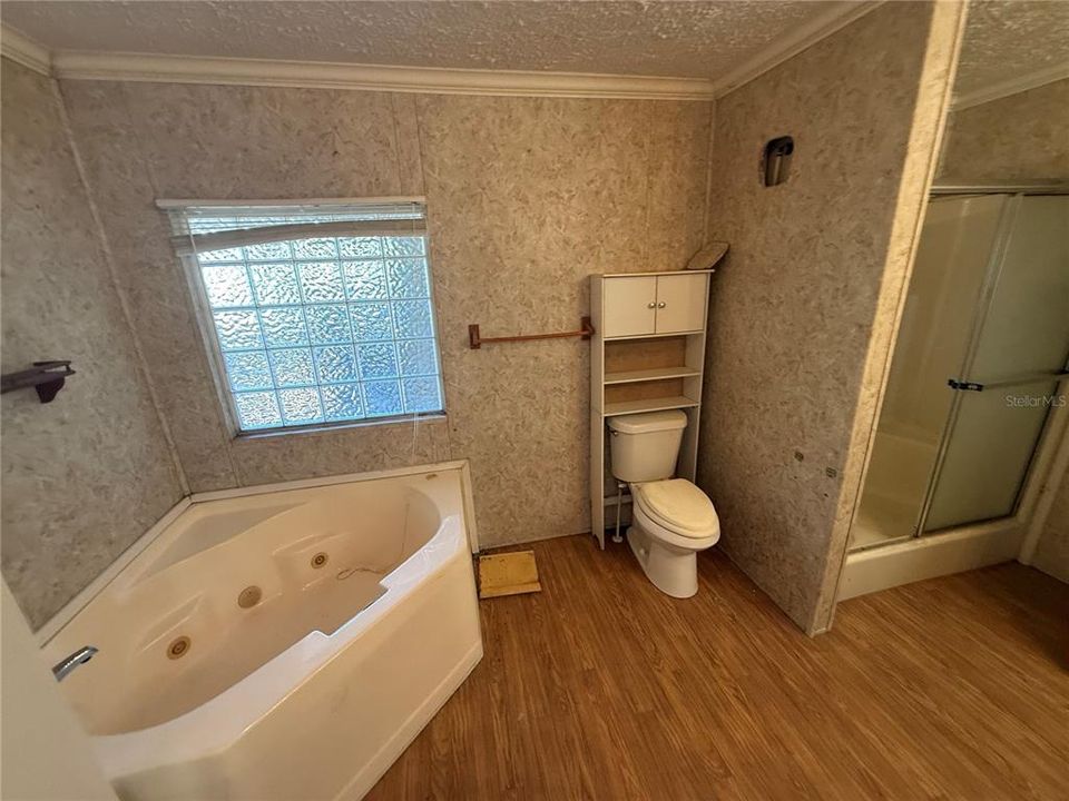 На продажу: $115,000 (3 спален, 2 ванн, 1352 Квадратных фут)