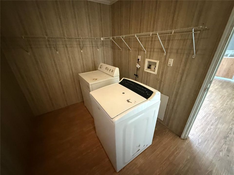 На продажу: $115,000 (3 спален, 2 ванн, 1352 Квадратных фут)