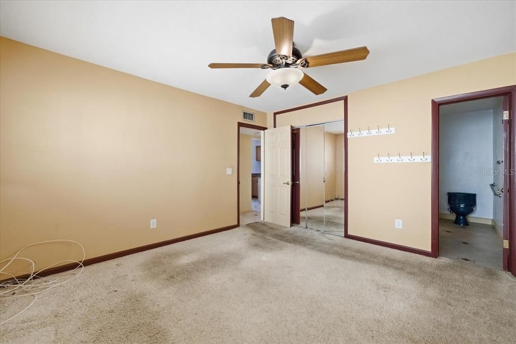 For Sale: $328,000 (2 beds, 2 baths, 793 Square Feet)