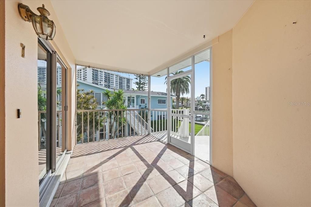 For Sale: $328,000 (2 beds, 2 baths, 793 Square Feet)