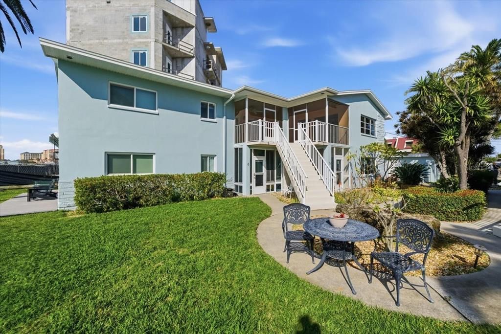 For Sale: $328,000 (2 beds, 2 baths, 793 Square Feet)