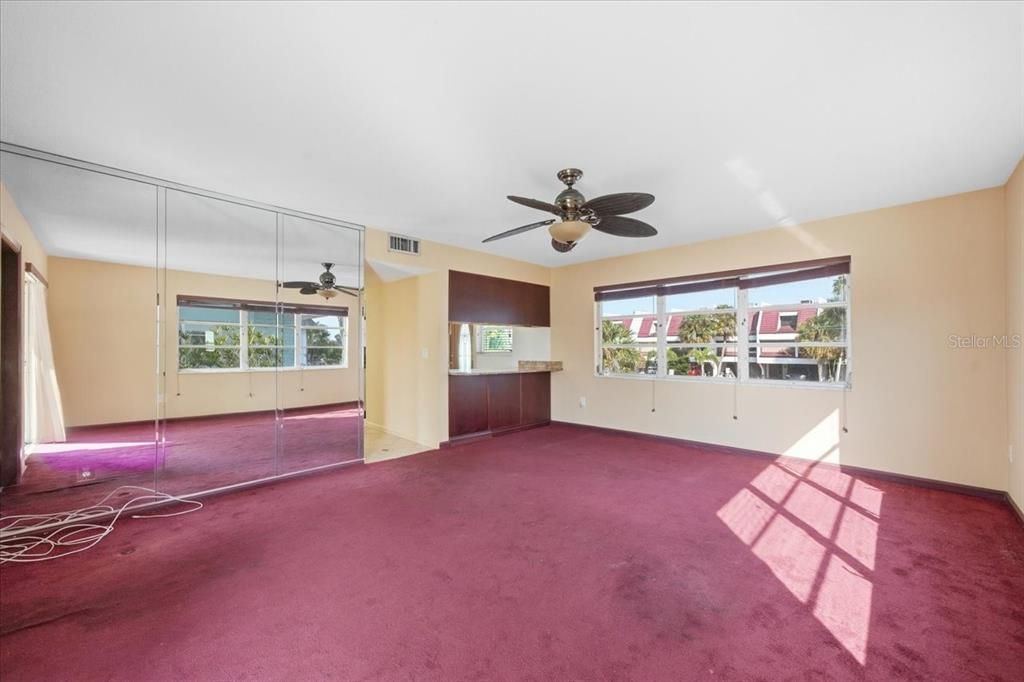 For Sale: $328,000 (2 beds, 2 baths, 793 Square Feet)