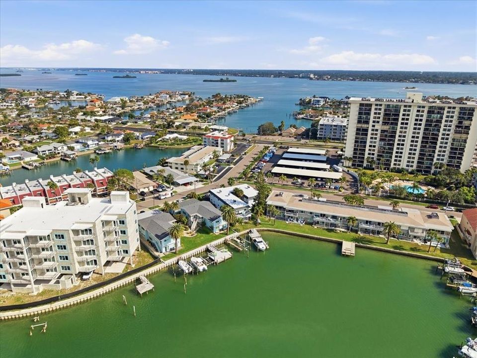 For Sale: $328,000 (2 beds, 2 baths, 793 Square Feet)