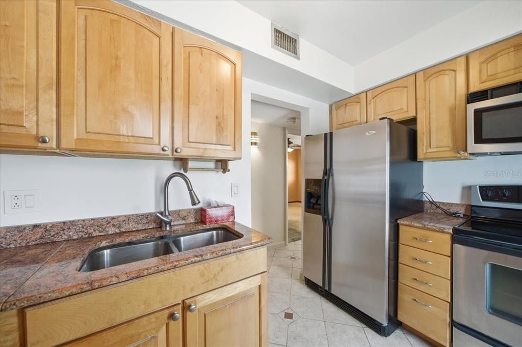 For Sale: $328,000 (2 beds, 2 baths, 793 Square Feet)