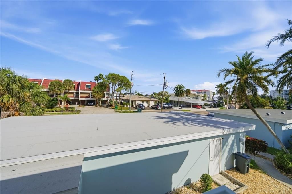 For Sale: $328,000 (2 beds, 2 baths, 793 Square Feet)