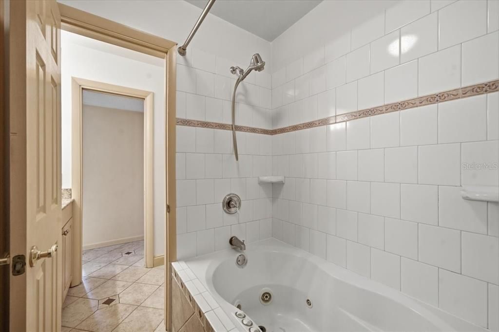 For Sale: $328,000 (2 beds, 2 baths, 793 Square Feet)