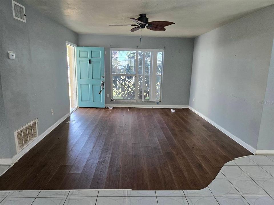 На продажу: $205,000 (2 спален, 1 ванн, 1253 Квадратных фут)