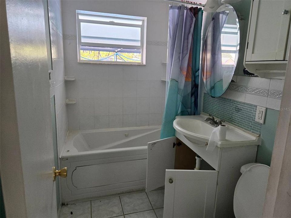 На продажу: $205,000 (2 спален, 1 ванн, 1253 Квадратных фут)