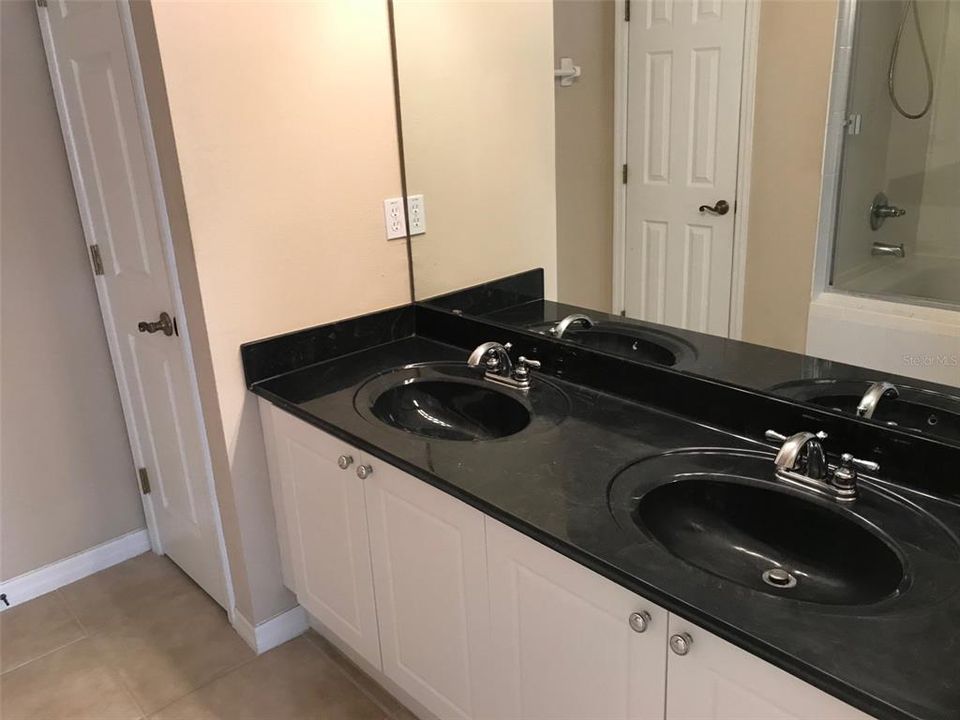 For Rent: $2,350 (3 beds, 2 baths, 1602 Square Feet)