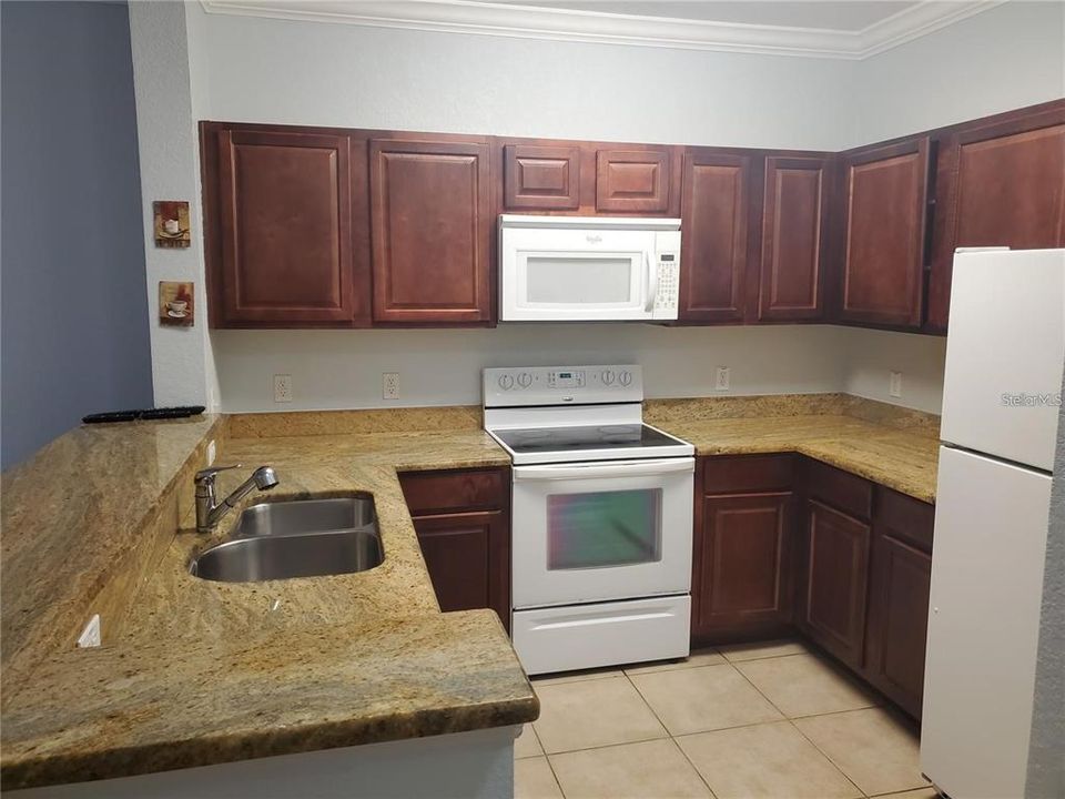 For Sale: $189,000 (2 beds, 2 baths, 1137 Square Feet)