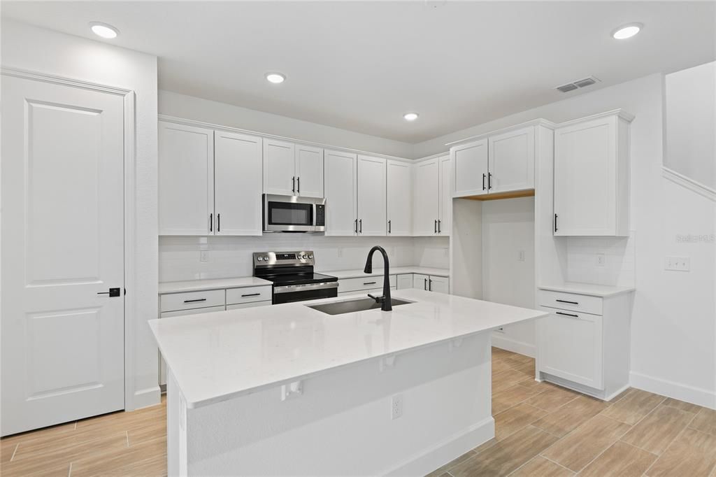 En Venta: $524,948 (4 camas, 3 baños, 2670 Pies cuadrados)